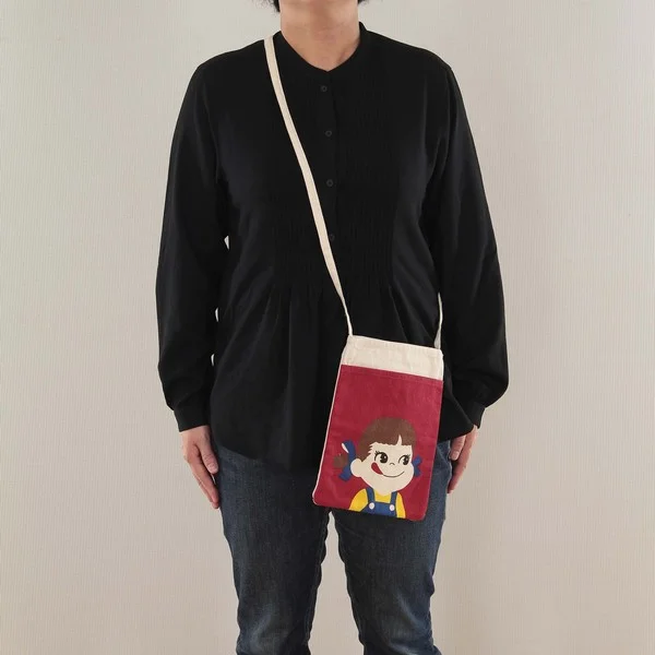tote bag peko chan in use