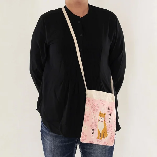 tote bag sakura shiba inu pink 24x17.5cm in use