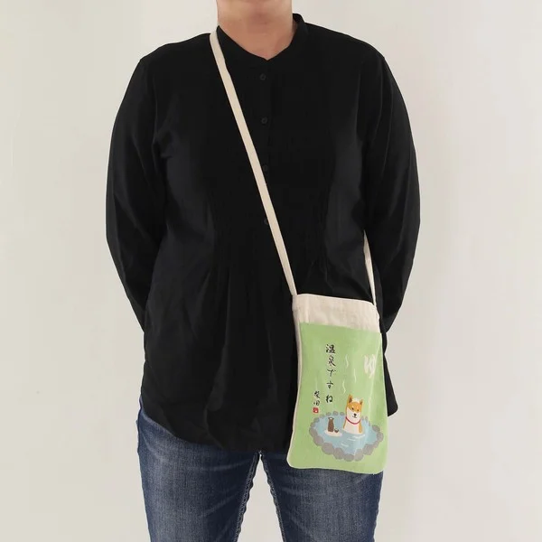 tote bag shiba inu in use